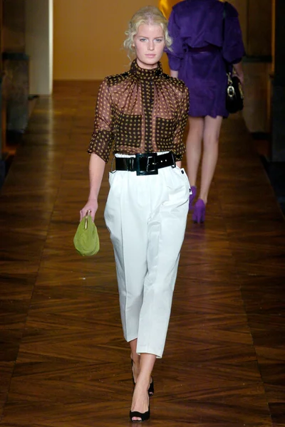Look 18